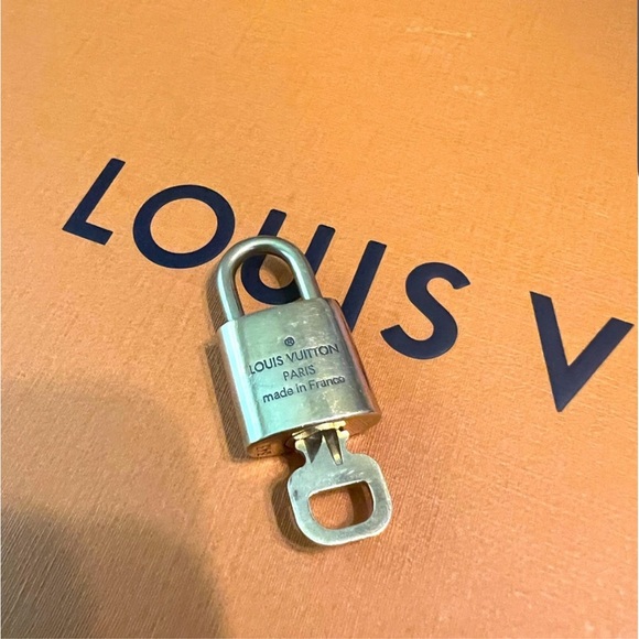 LV lock and key - Picture 9 of 9